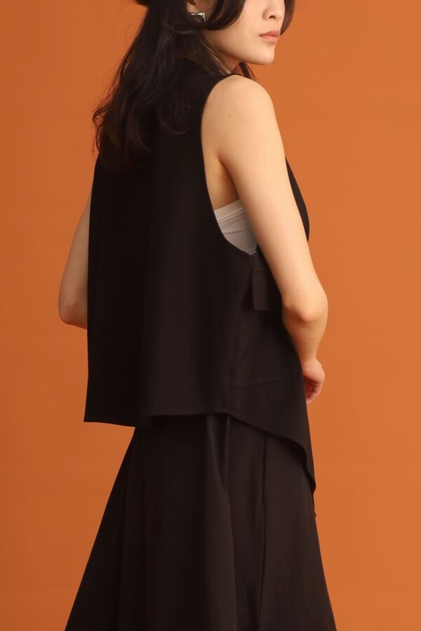 CHOSEN - Joo Zipper Vest in Black - Image 10